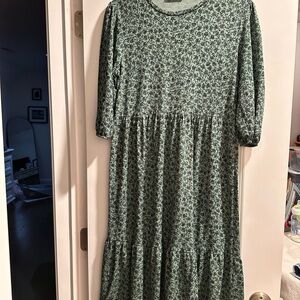 Zara midi Floral peasant flowy Green Dress
